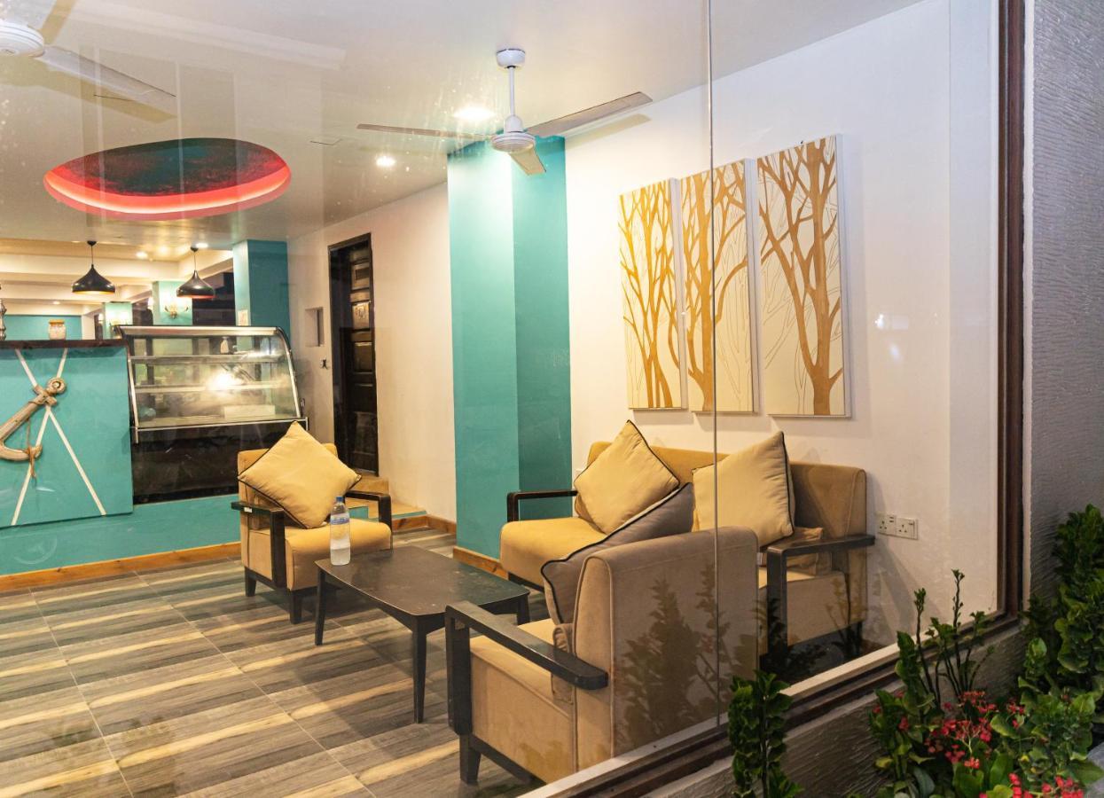 Aquzz Hotel & Spa - Maldives Maafushi Exterior photo