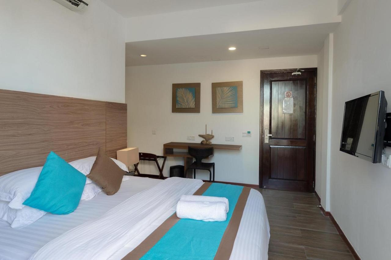 Aquzz Hotel & Spa - Maldives Maafushi Exterior photo